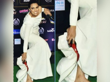 Swara Bhaskars Pic goes viral while showing off sandal at IIFA Awards 2019 | IIFA Awards 2019 पुरस्कार सोहळ्यात वैतागली स्वरा भास्कर, कॅमे-यामुळे समोर आल्या 'या' गोष्टी