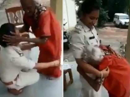 video of the police station in charge wearing an old woman wearing slippers | खाकीतील माणुसकी! महिला पोलीस अधिकाऱ्यामुळे 'त्या' वृद्ध महिलेच्या चेहऱ्यावर फुलले हसू 