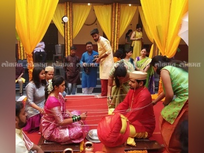 Actress Surabhi Hande Unseen wonderful Traditional Heritage wedding Pics,you will find it interesting | 'या' मराठी अभिनेत्रीने केले होते चक्क पारंपरिक वारसा जपणा-या वाड्यात लग्न, फोटो पाहून तुम्हालाही वाटेल कौतुकास्पद