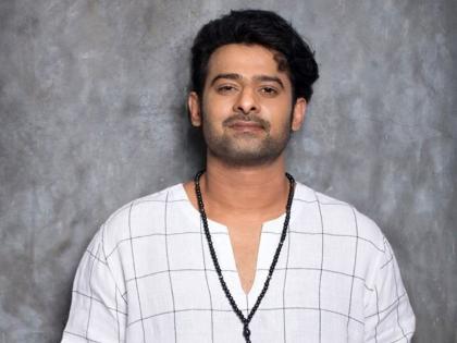 Baahubali fame prabhas interesting love story know on his birthday | अनुष्का शेट्टीच्या नाही तर मग कोणाच्या प्रेमात आहे प्रभास?, नाकारल्या 5000 लग्नाच्या ऑफर्स