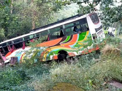 5 killed in bus accident in Khandala Ghat; 24 injured | खंडाळा घाटातील बस अपघातात 5 जण ठार; 24 जखमी; चालकाचा ताबा सुटल्याने घडली दुर्घटना