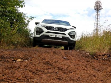 Review: Is Tata's cheapest 'Range Rover' a real deal? Read how TATA Harrier is... | Review: टाटाची स्वस्तातली 'रेंज रोव्हर' खरंच साजेशी आहे का? वाचा TATA Harrier कशी आहे...