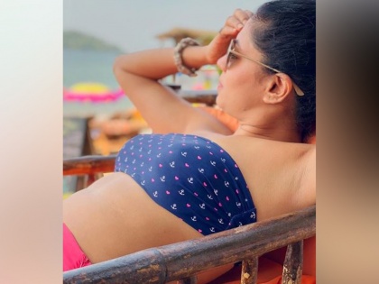 Trending :Kavita kaushik's hot look on beach made fans crazy | Trending :या टीव्ही अभिनेत्रीने बीचवर असं केलं काही,ज्यामुळे फॅन्स झाले वेडेपिसे !
