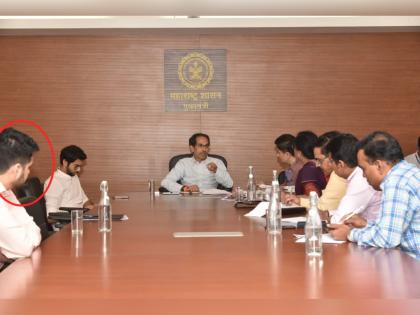 Maharashtra Government: Government Secretary's meeting to discuss the presence of Yuva Sena Secretary | Maharashtra Government: राज्य सचिवांच्या शासकीय बैठकीला युवासेना सचिवांची हजेरी वादाच्या भोवऱ्यात