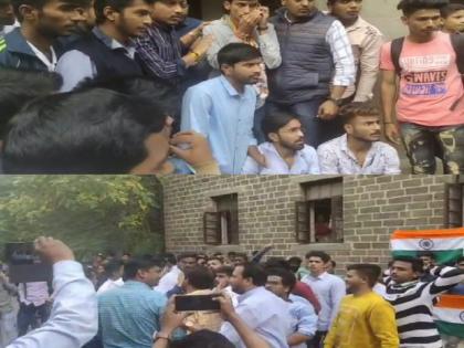 ncp student and bjp yova morca studnet came infront of each other ; incident at Ferguson college | राष्ट्रवादी विद्यार्थी काॅंग्रेस आणि भाजप युवा माेर्चाचे कार्यकर्ते समाेरासमाेर ; फर्ग्युसनमधील घटना