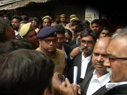 Bomb blast in court; several lawyers were injured | खळबळजनक! कोर्ट हादरले बॉम्बस्फोटाने; बरेच वकील जखमी 