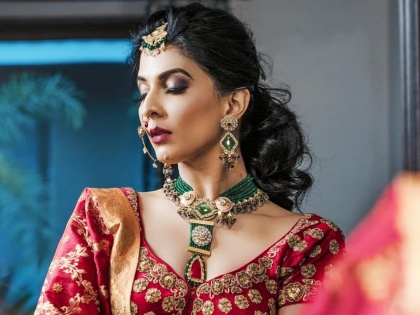 Madhavi nimkar share her bridal photoshoot on instagram gda | नववधू प्रमाणे सजली ही मराठी अभिनेत्री, फिटनेसच्या बाबतीत देते मलायकाला टक्कर