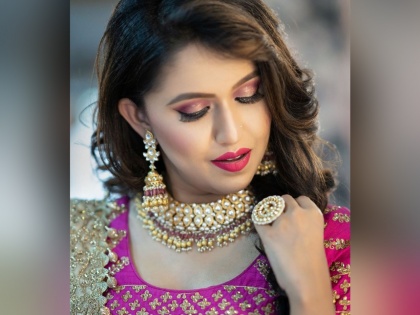 Gautami deshpande looks stunning in her instagram photo gda | बहिणीच्या पावलावर पाऊल ठेवते या अभिनेत्री केले अभिनयात पदार्पण, फोटो पाहताच क्षणी व्हाल तिच्यावर फिदा