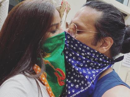 Corona Virus: कोरोनाची ऐशी की तैशी, ती म्हणते KISS 'करोना', सोशल मीडियावर हैदोस