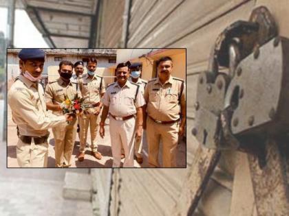 Coronavirus bhopal police constable reached duty by walking 450 km SSS | Coronavirus : देशसेवेसाठी कायपण! लॉकडाऊनमध्ये ड्यूटीवर पोहोचण्यासाठी त्यांनी केला तब्बल 450 किमी पायी प्रवास