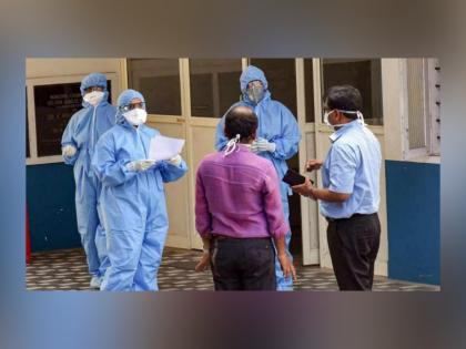 Coronavirus 108 members of hospital staff including doctors nurses quarantine SSS | Coronavirus : बापरे! दिल्लीतील तब्बल 108 डॉक्टर आणि नर्स क्वारंटाईन 