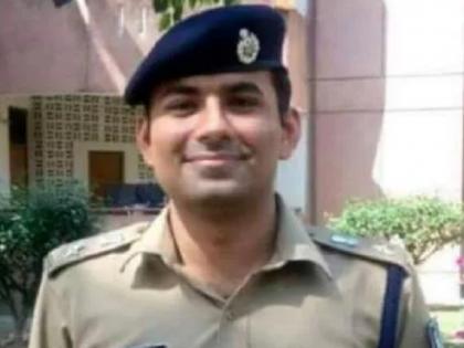 Appointed IAS officer to take control of Corona in malegaon, 2 police officers fired by him pda | कोरोनावर नियंत्रण मिळविण्यासाठी कर्तव्यनिष्ठ अधिकाऱ्याची नेमणूक, २ पोलीस अधिकाऱ्यांना दिला दणका