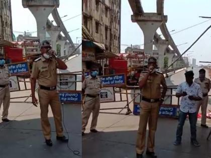 Coronavirus: social message by singing country songs performed by duty police pda | Coronavirus : कर्तव्य बजावणाऱ्या पोलिसांनी केले देश गीत गाऊन समाज प्रबोधन