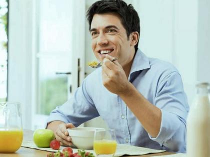 Healthy diet tips what foods are best to avoid eating before 10 am to stay both healthy and fit myb | नाष्त्याला 'हे' पदार्थ खात असाल, तर मेटेंन राहणं आणि बारिक होणं कायमचं विसरा