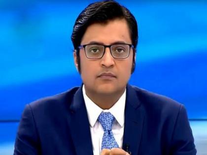 The bodyguards took the two into custody, who were thrown ink on Arnab Goswami's vehicle pda | अर्णब गोस्वामी यांच्या गाडीवर शाई फेेेकली, अंगरक्षकांंनी दोघांना घेतले ताब्यात