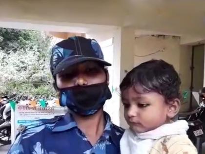 Coronavirus kaimur female soldier doing duty on 11 month old child SSS | Coronavirus : कर्तव्यनिष्ठेला सलाम! वर्दीसह आईचीही जबाबदारी चोख पार पाडतेय 'ही' कोरोना योद्धा