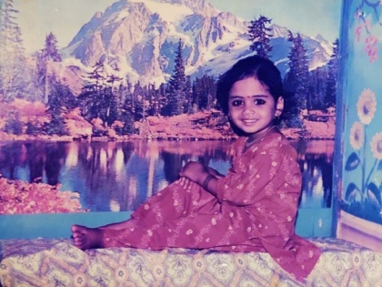 Smita tambe share her childhood memory gda | या मराठी अभिनेत्रीने शेअर केला बालपणीचा फोटो, म्हणाली....