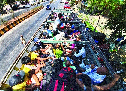 coronavirus: Corona causes Mrgreat workers to flee to villages, APMC in Navi Mumbai closed | coronavirus: कोरोनामुळे परराज्यातील कामगारांची गावाकडे धाव, नवी मुंबईतील एपीएमसी बंद    