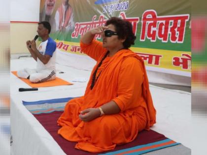 sadhvi pragya singh thakur says i have lost vision in one eye due to congress | 'काँग्रेसच्या छळामुळे एका डोळ्याची दृष्टी गेली, मेंदूला सूज आली', भाजपा खासदाराचा गंभीर आरोप