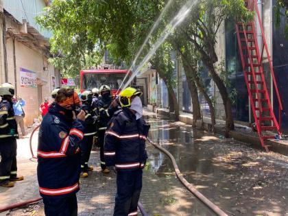 3 fire incidents in last 24 hours in mumbai; Large financial losses | गेल्या २४ तासात घडल्या आगीच्या ३ घटना; मोठ्या प्रमाणावर वित्तहानी