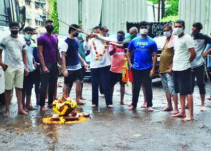 coronavirus: The festival was canceled, but the teams worshiped the Dahi handi | coronavirus: उत्सव रद्द, मात्र पथकांनी केले दहीहंडीचे पूजन