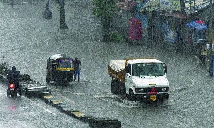 waterlogged in Wadala, Sion, Kurla, Chembur | वडाळा, सायन, कुर्ला, चेंबूर जलमय, पाणी तुंबणार नसल्याचे पालिकेचे दावे गेले वाहून