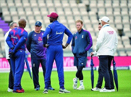 England win toss and elect bat against West Indies, rain hits first day of first test | वेस्ट इंडिजविरुद्ध इंग्लंडचा नाणेफेक जिंकून फलंदाजीचा निर्णय, पहिल्या दिवशी पावसाचे विघ्न