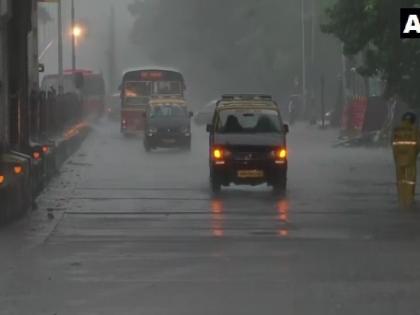 Mumbai Rain Updates Normal life disrupted in Mumbai as heavy rainfall | Mumbai Rain Updates : सलग दुसऱ्या दिवशी मुंबईत पावसाची जोरदार बॅटींग; रस्ते वाहतुकीला फटका