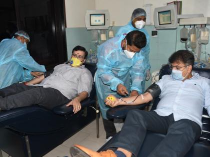 CoronaVirus Marathi News Jitendra Awhad donate plasma in thane | CoronaVirus News : जितेंद्र आव्हाडांनी वाढदिवशी केलं प्लाझ्मादान, कोरोनामुक्त रुग्णांना केलं 'हे' आवाहन