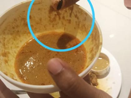 Oh my god The cockroach was found in the meal of a doctor giving service at Kovid Hospital | अरे बापरे! कोविड रुग्णालयात सेवा देणाऱ्या डॉक्टरांच्या जेवणात सापडलं झुरळ