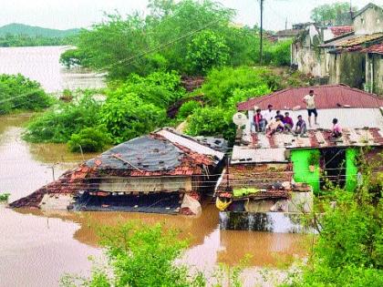 Gondia, flood in Bhandara; Villages surrounded by water | गोंदिया, भंडाऱ्यात पूर; गावांना पाण्याचा वेढा