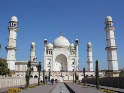 Bibi ka maqbara kalwandala under lock Down, neglected by archeological survey officials | टाळेबंदीत बीबी का मकबरा काळवंडला, पुरातत्त्व सर्वेक्षणच्या अधिकाऱ्यांचे दुर्लक्ष,  मनो-यावर उगवल्या वनस्पती, तडेही गेले