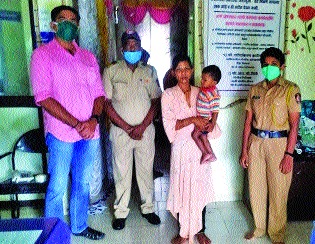 Children's life with a woman saved by police | पोलिसांच्या सतर्कतेने वाचले महिलेसह चिमुरड्याचे प्राण 