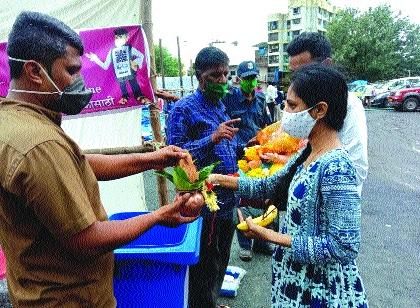 This year, Nirmalya has also gone down by 50 per cent, Thanekar's social consciousness | यंदा निर्माल्यही झाले ५० टक्क्यांनी कमी, ठाणेकरांचे सामाजिक भान  