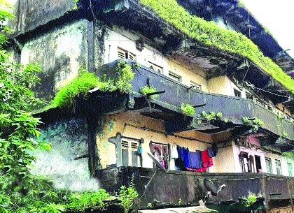 Re-study group for ‘SRA’? The lives of the occupants of the dangerous buildings are hanging | ‘एसआरए’साठी पुन्हा अभ्यास गट? धोकादायक इमारतींमधील रहिवाशांचा जीव टांगणीला