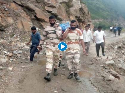 itbp jawans lifted the dead body on shoulders and took it to the road 25 km away | कडक सॅल्यूट! 25 किमी तब्बल 8 तास पायी प्रवास करून ITBP जवानांनी कुटुंबीयांपर्यंत पोहोचवला मृतदेह