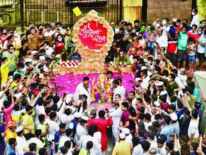 ‘Bappa’, remove the corona barrier in the world | ‘बाप्पा’ जगावर आलेले कोरोनाचे विघ्न दूर कर, विसर्जनावेळी मुंबईकरांचे गाऱ्हाणे