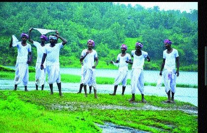 Trying to preserve the tribal culture, the message of social unity conveyed through the songs | आदिवासी संस्कृतीचा ठेवा जपण्याचा प्रयत्न, गाण्यांतून दिला सामाजिक एकतेचा संदेश