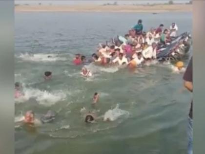 Video boat sank in the chambal river gotha villag of bundi district | Video - ...अन् एका क्षणात होत्याचं नव्हतं झालं! प्रवासी असलेली बोट उलटली; 7 जणांचा मृत्यू, 14 बेपत्ता