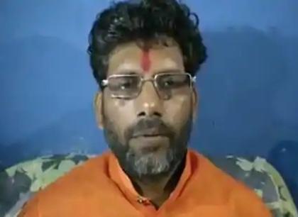 Hathras rape case: Vishwa Hindu Sena announces Rs 25 lakh reward to cut the private part of the accused | हाथरस बलात्कार प्रकरण : आरोपींचे गुप्तांग कापणाऱ्यास २५ लाखांचे बक्षीस, विश्व हिंदू सेनेची घोषणा