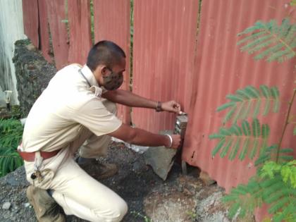 Cameras installed by the forest department to search for leopards | दिंडोशी म्हाडा वसाहतीत बिबट्याचा शोध घेण्यासाठी वनखात्याने लावले कॅमेरे