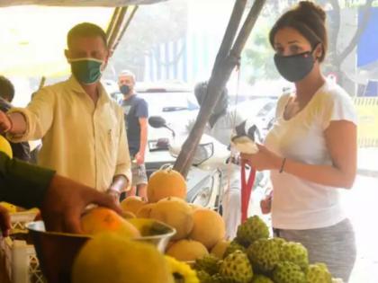 Malaika Arora spotted buying vegetable, but no one recognize or took selfie with her | भाजी घ्यायला आली ही प्रसिद्ध अभिनेत्री, तरीही कोणीही नाही ओळखले,ना भाजीवाला ना फॅन्सनी काढला सेल्फी