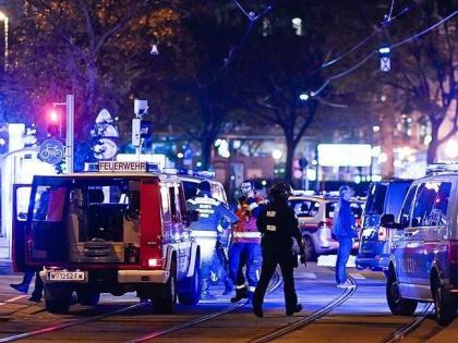 armed men have attacked six different locations in vienna austria including synagogue | ऑस्ट्रियामध्ये दहशतवादी हल्ला; 7 जणांचा मृत्यू, अनेक जण जखमी