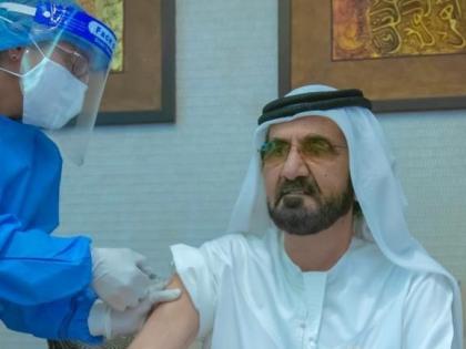 middle east uae pm sheikh mohammed bin rashid al maktoum gets covid 19 vaccine | CoronaVirus News : भारीच! लोकांमधील भीती घालवण्यासाठी पंतप्रधानांनीच घेतली कोरोना लस