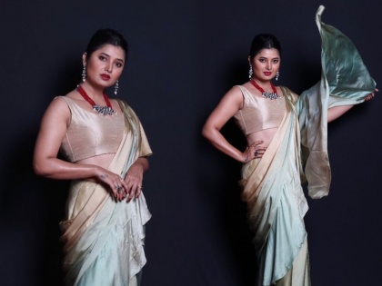 Actress Prajakta mali looks glamorous in a saree pics | अभिनेत्री प्राजक्ता माळीच्या दिलखेच अदा पाहून चाहते झाले फिदा, साडीत दिसतेय ग्लॅमरस