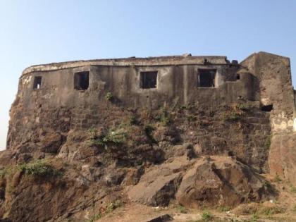 Sion's historic fort awaits repair, neglected by archeology department | सायनचा ऐतिहासक किल्ला दुरुस्तीच्या प्रतीक्षेत, पुरातत्त्व विभागाचे दुर्लक्ष