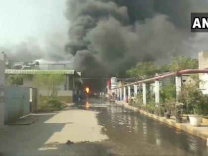 Eight people injured in a massive fire that broke out at Vindhya Organics Pvt Ltd Hyderabad | हैदराबादमधील औषध फॅक्टरीत भीषण स्फोट; आगीत 8 जण गंभीर जखमी