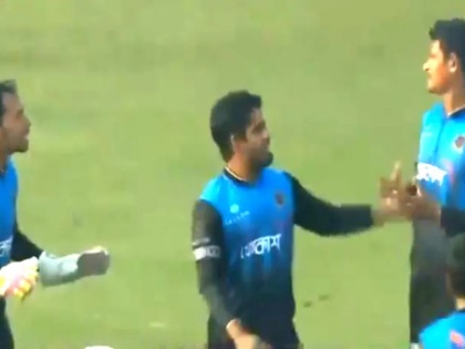 Mushfiqur Rahim, Bangladesh's star cricketer, raises his hand against his teammate on the field, video goes viral | बांगलादेशच्या स्टार क्रिकेटपटूने भर मैदानात सहकाऱ्यावर उगारला हात, व्हिडीओ व्हायरल