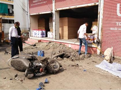 Beed shuddered! One killed on the spot in horrific explosion of chemical cans; two seriously injured | बीड हादरले ! केमिकल कॅनच्या भीषण स्फोटात एक जण जागीच ठार; दोघे गंभीर जखमी 