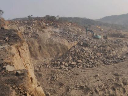 Dombivli umbarli hills losing green cover, complain locals | डोंबिवलीचा श्वास असलेल्या उंबार्ली टेकडीवर घाला